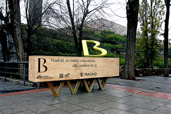 FCC Construcción and the Madrid City Council install an informative newsletter on the "Metropolitan Forest" project