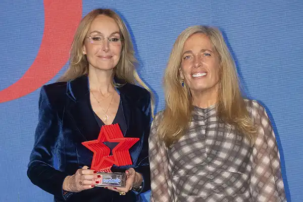 Esther Alcocer Koplowitz recoge el Premio Excelente otorgado a FCC por la Comunidad de Madrid