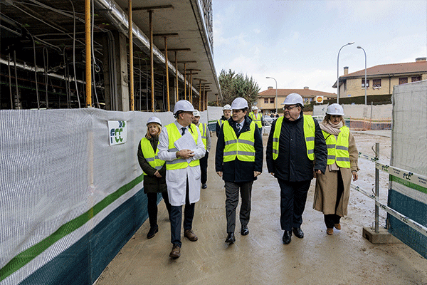 The president of the Government of Castilla y León visits the reform and modernization project of the Santa Bárbara de Soria University Hospital