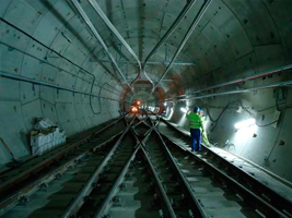 Convensa, empresa especializada en obras ferroviarias de FCC Construcción, mantiene la red de metro de Madrid