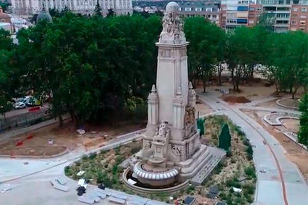Los proyectos “Reforma de Plaza España” y “Remodelación Estadio Santiago Bernabéu” son visitados por un grupo reducido de ciudadanos