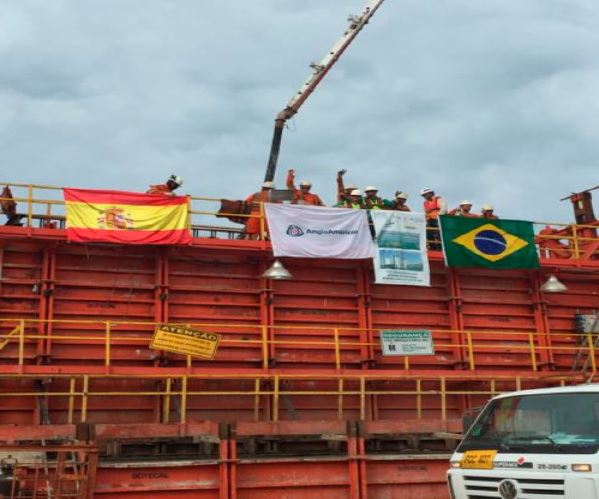FCC finaliza el espaldón del Puerto de Açu