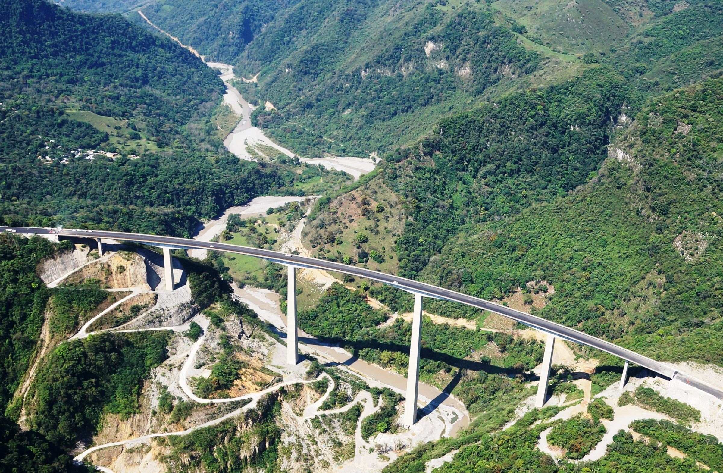 El puente San Marcos, obra desarrollada por FCC Construcción, es protagonista de las revistas CMIC y MXI