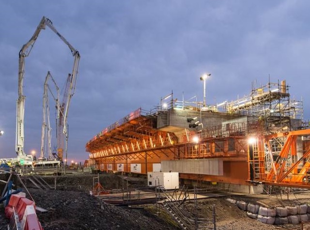 The first Mersey approach viaduct begins to take shape