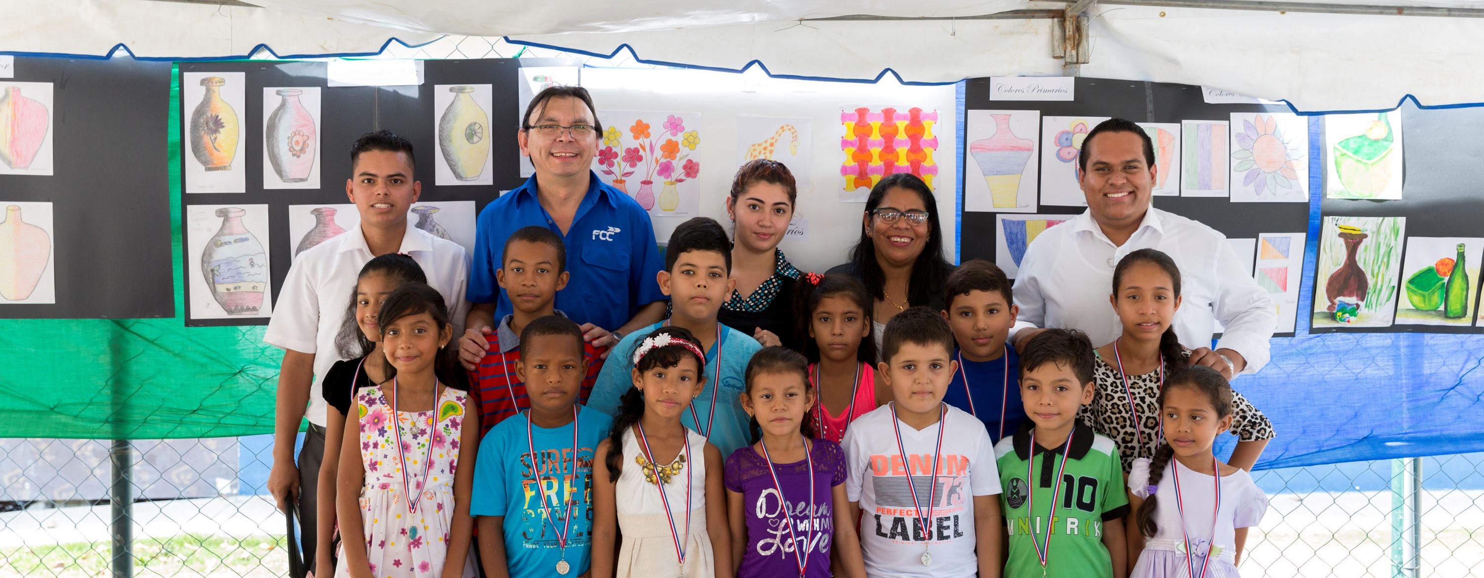 FCC realiza un curso de dibujo y pintura para niños de la Comunidad 19 de Abril en Panamá