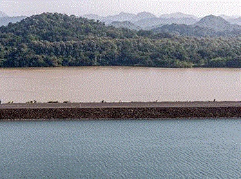 La ministra de Fomento, Ana Pastor, visita las obras del nuevo canal interoceánico en Panamá
