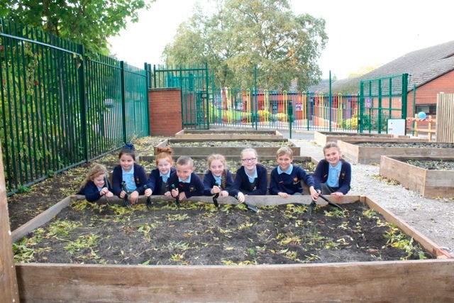 El equipo de Mersey en Reino Unido convierte una parcela en un jardín escolar para alumnos de la escuela primaria de Halton