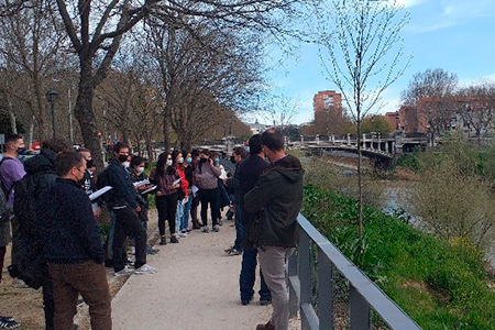 Students from the School of Forestry Engineers visit the Manzanares river renaturation project