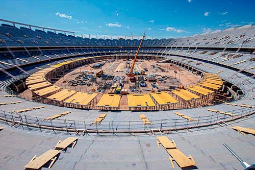 FCC Construcción is making progress on the installation of auxiliary scaffolding for the assembly of cables prior to the hoisting of the roof structure at NOU MESTALLA