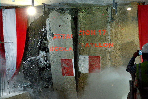 The Denia TBM arrives at the E-17 Nicolás Ayllón station of the Lima metro (Peru)