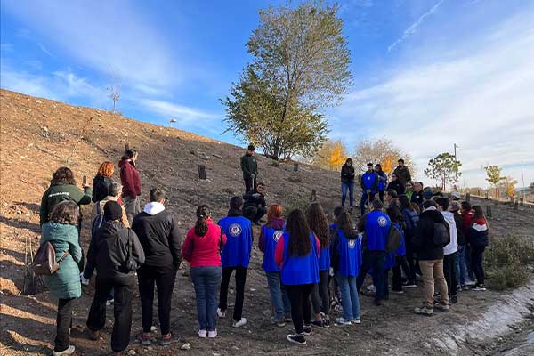 FCC Construcción employees and family members participate in a reforestation day at the Bosque Metropolitano project